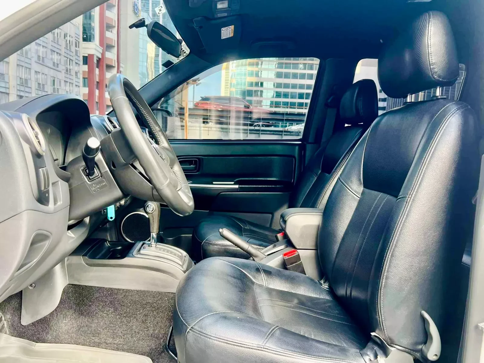 Used 1
                    ISUZU
                     for Sale Image