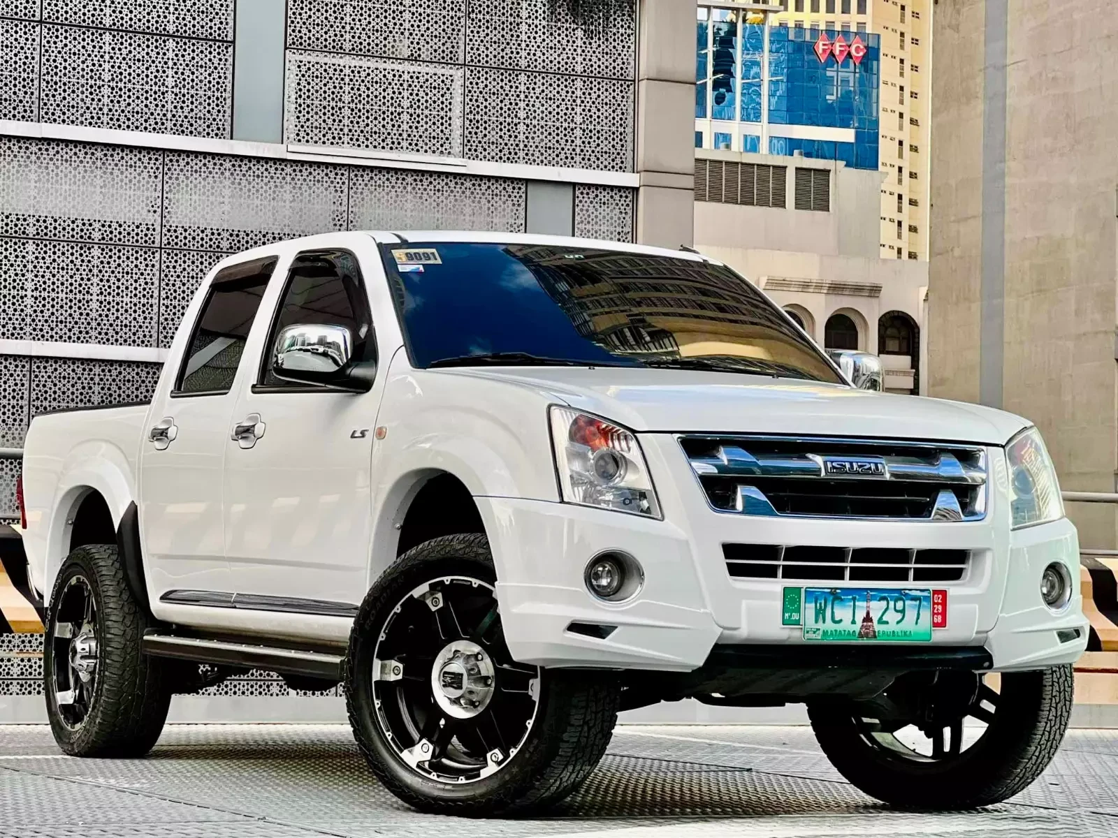 Used 1
                    ISUZU
                     for Sale Image